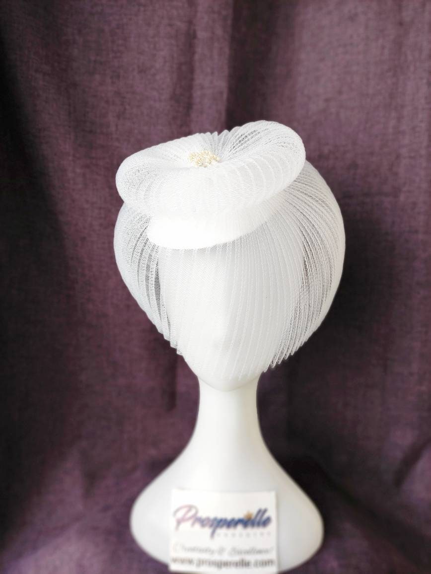 White Wedding Fascinator Avant garde veil White wedding hat - Derby Races - Tea Party White Fascinator