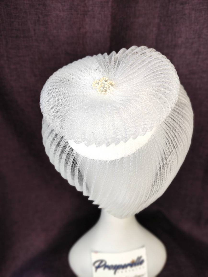White Wedding Fascinator Avant garde veil White wedding hat - Derby Races - Tea Party White Fascinator