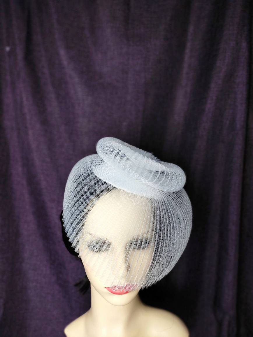 White Wedding Fascinator Avant garde veil White wedding hat - Derby Races - Tea Party White Fascinator