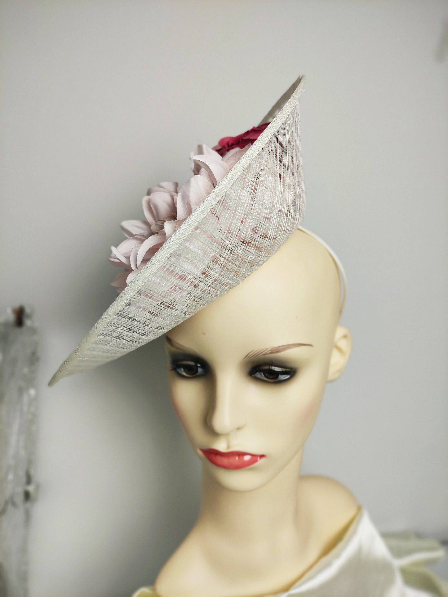 Ivory hat elegant ,mother of the bride hat ,royal ascot hat, Ivory flower hatinator